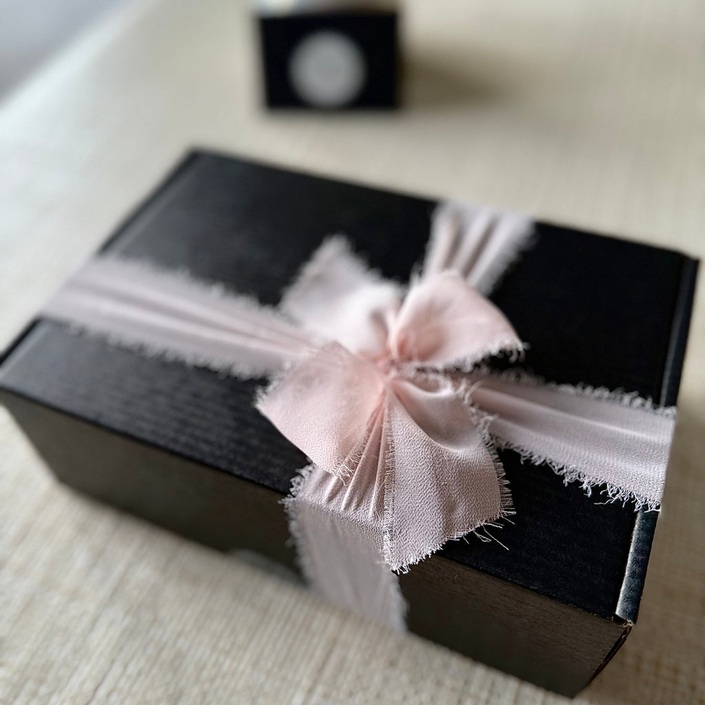 The Savor Box (Mini Cake + 4 Cookies)